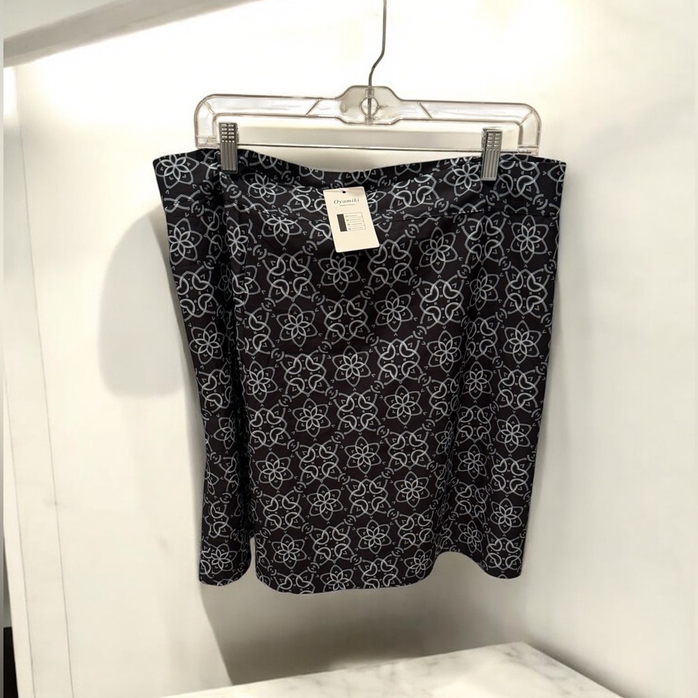 Elegant Floral Wrap Skirt‎ in Navy and White